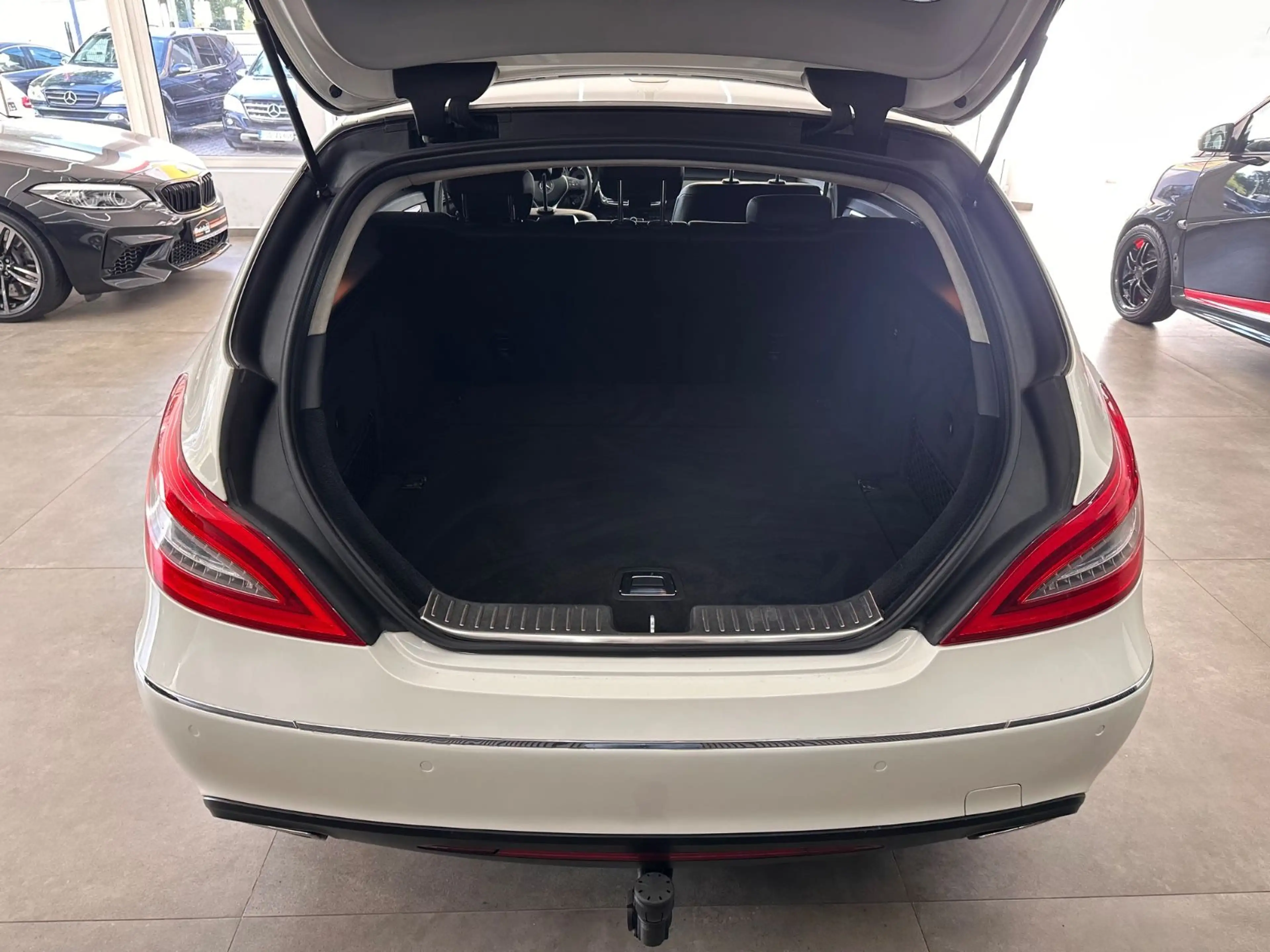 Mercedes-Benz CLS 350 CGI ShootingBrake*Memory*Distronic*Totw* — photo 15