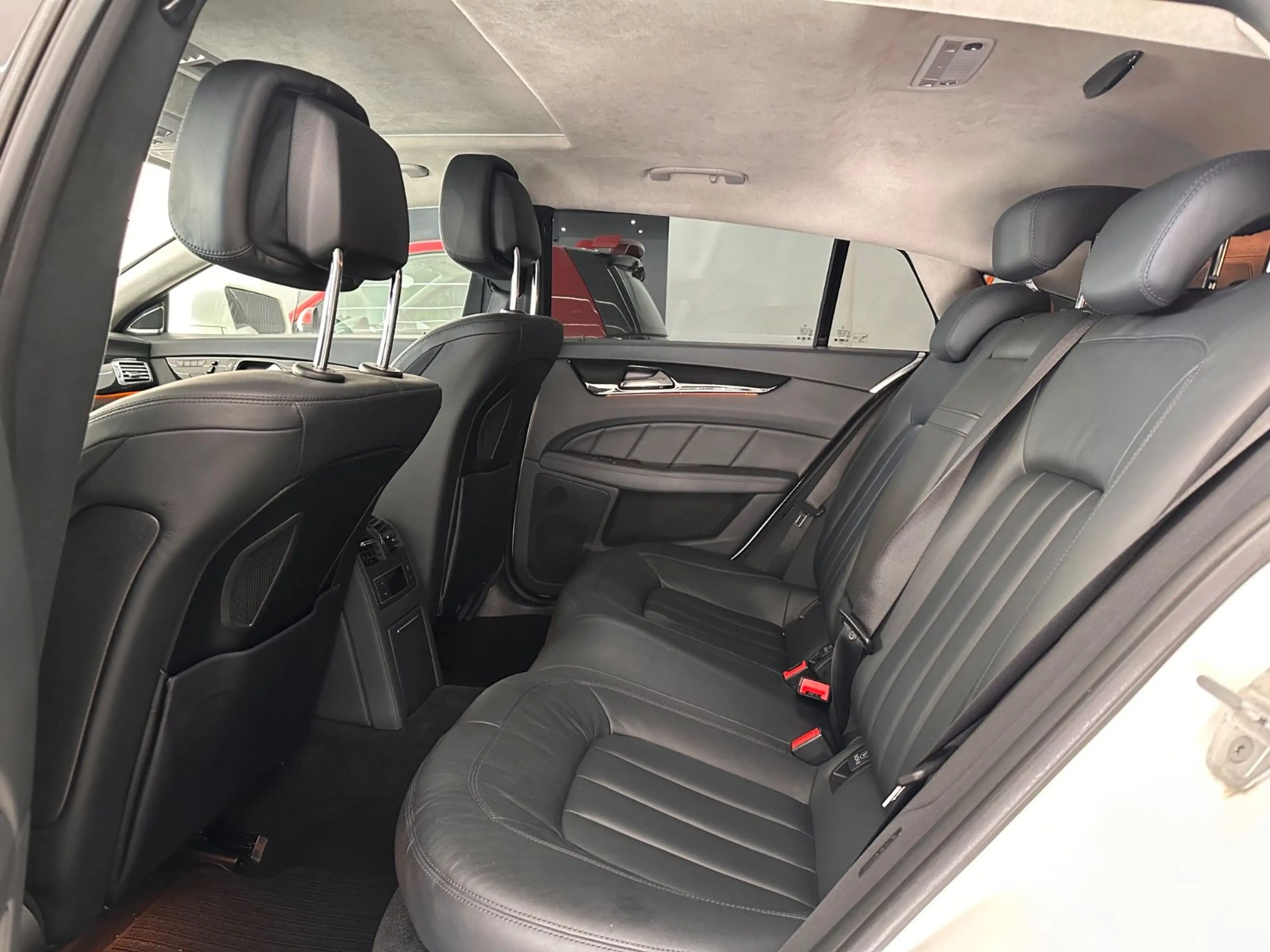 Mercedes-Benz CLS 350 CGI ShootingBrake*Memory*Distronic*Totw* — photo 17