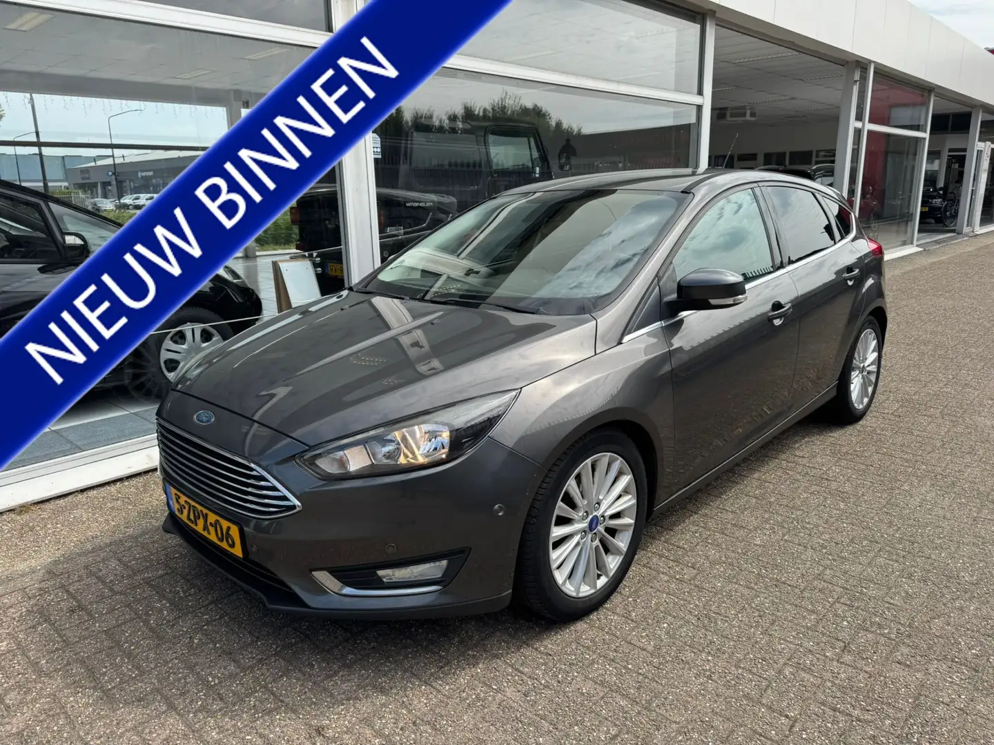 Ford Focus 1.0 Titanium Edition | 3e eigenaar | Airco | Elekt Grijs - 1