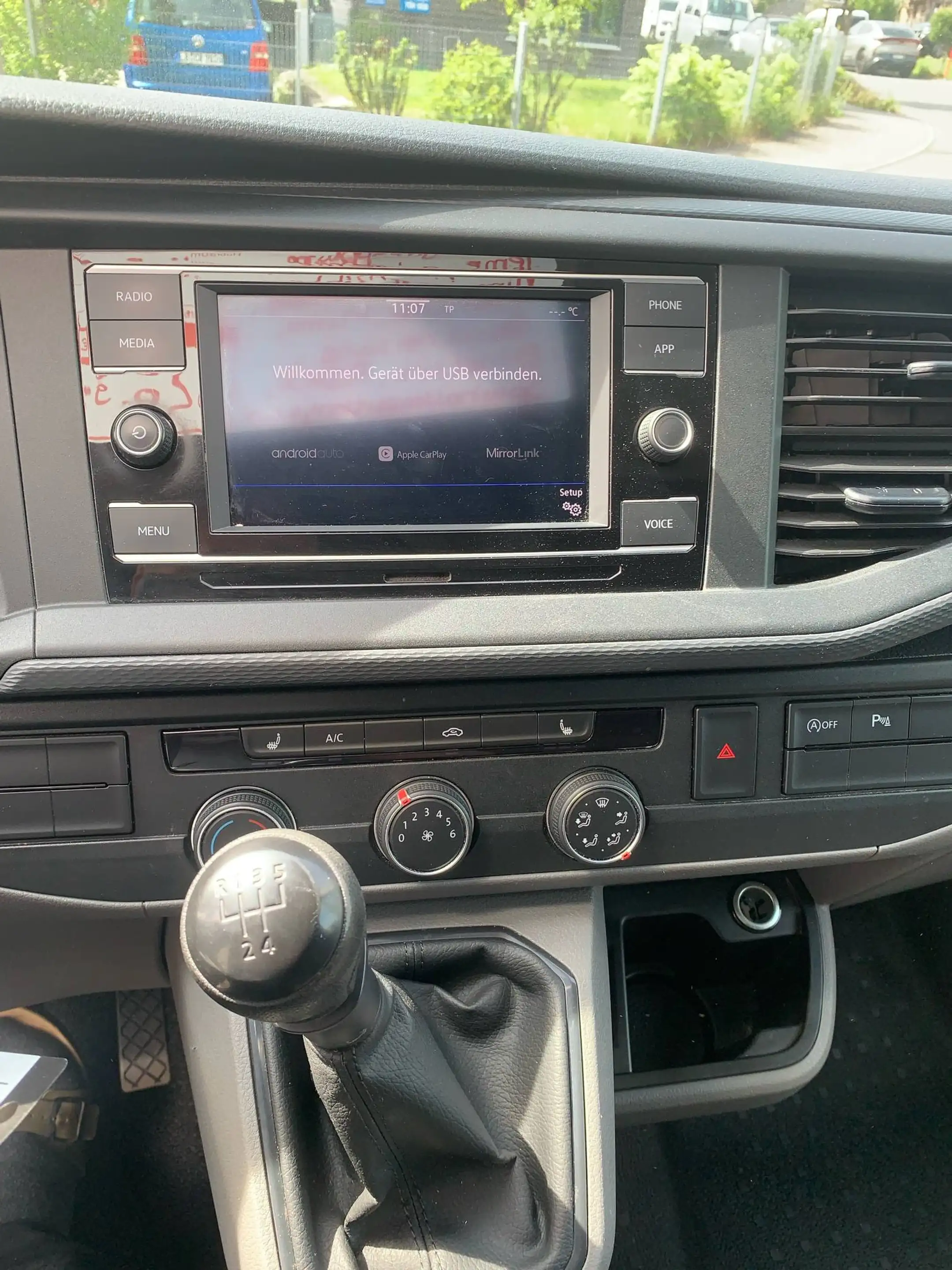 Volkswagen T6.1 Transporter L1H1 Standhzg. 2Schiebet. SHZ Klima AHK — photo 11