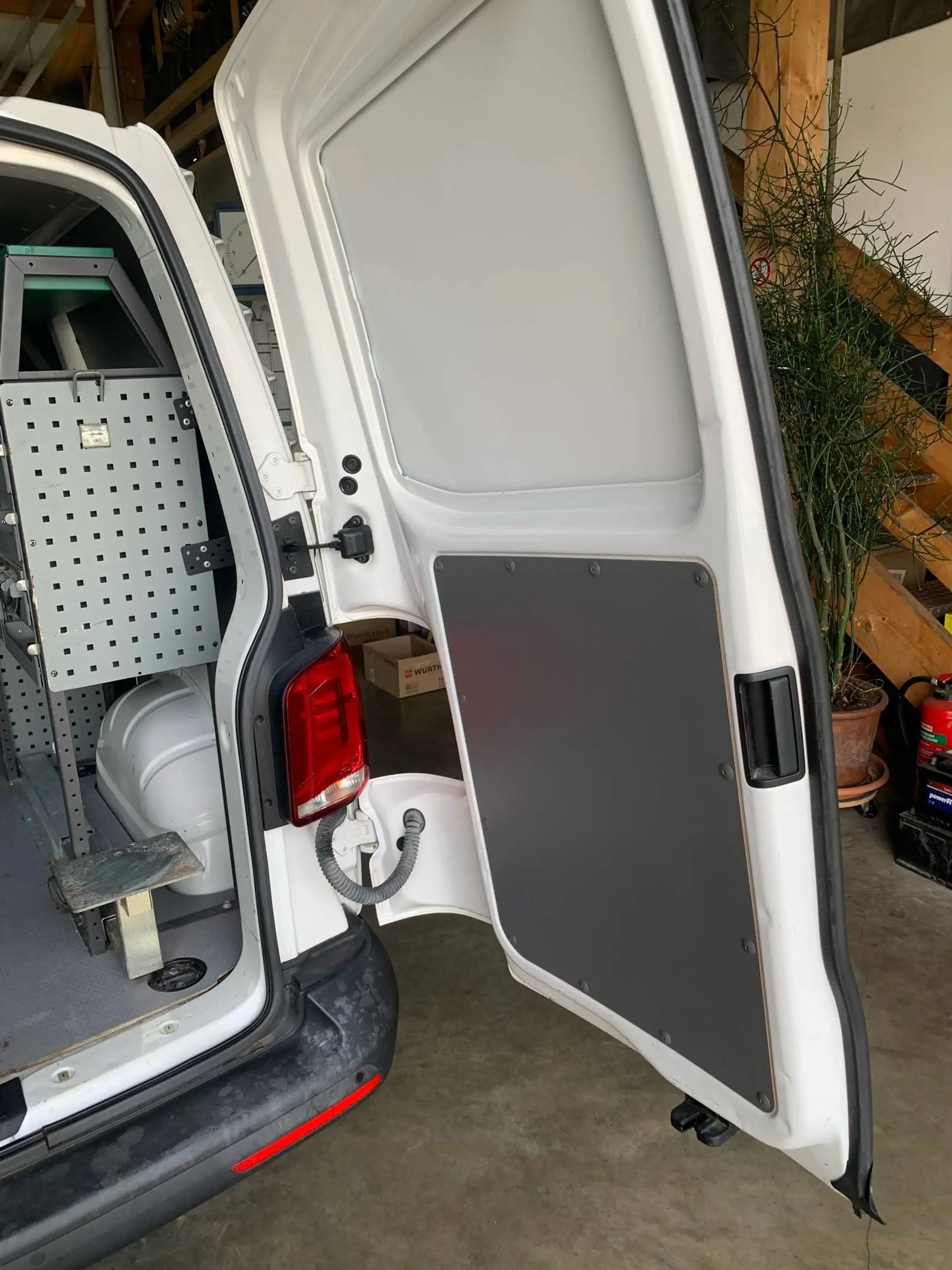 Volkswagen T6.1 Transporter L1H1 Standhzg. 2Schiebet. SHZ Klima AHK — photo 7