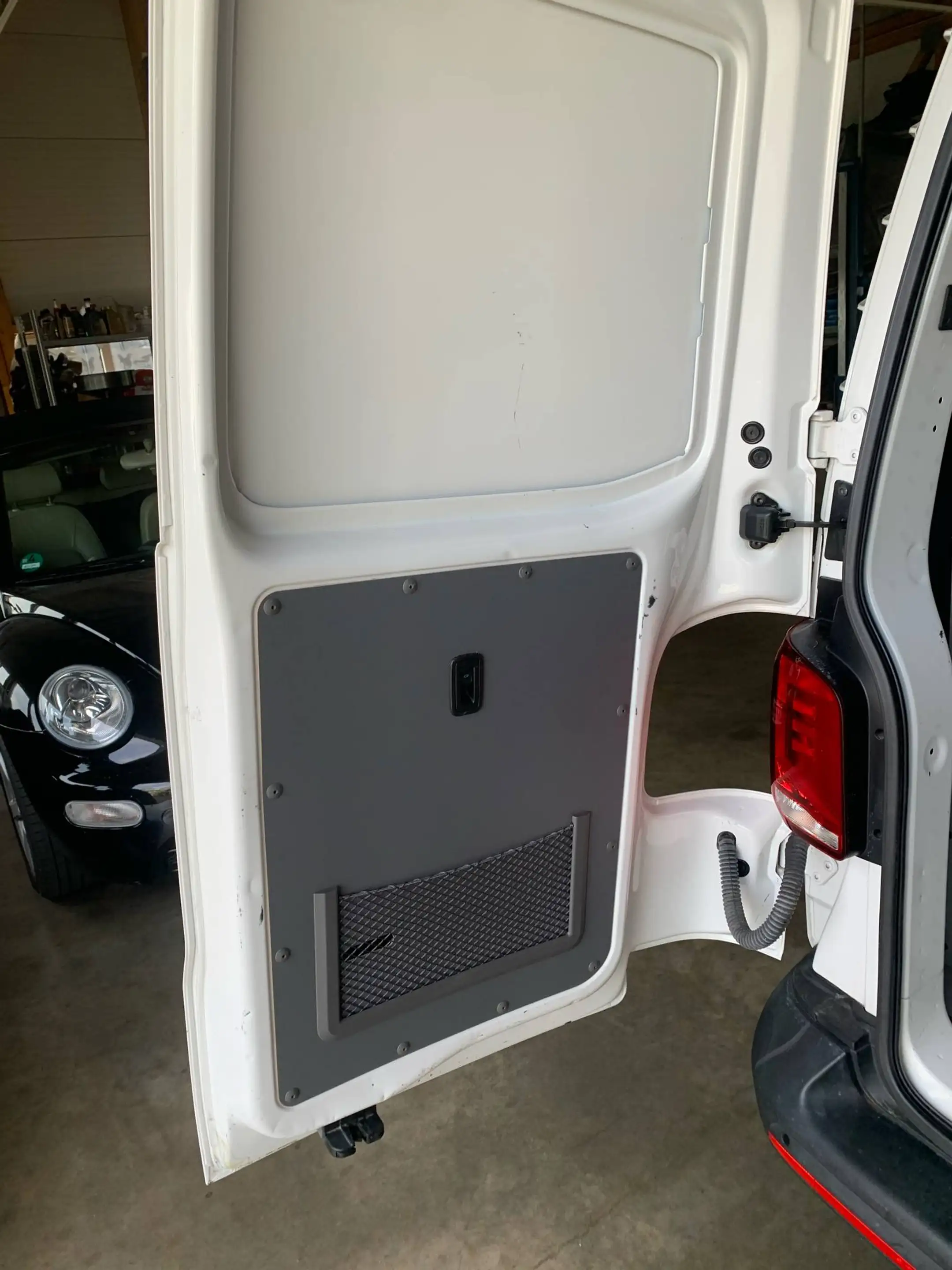 Volkswagen T6.1 Transporter L1H1 Standhzg. 2Schiebet. SHZ Klima AHK — photo 6