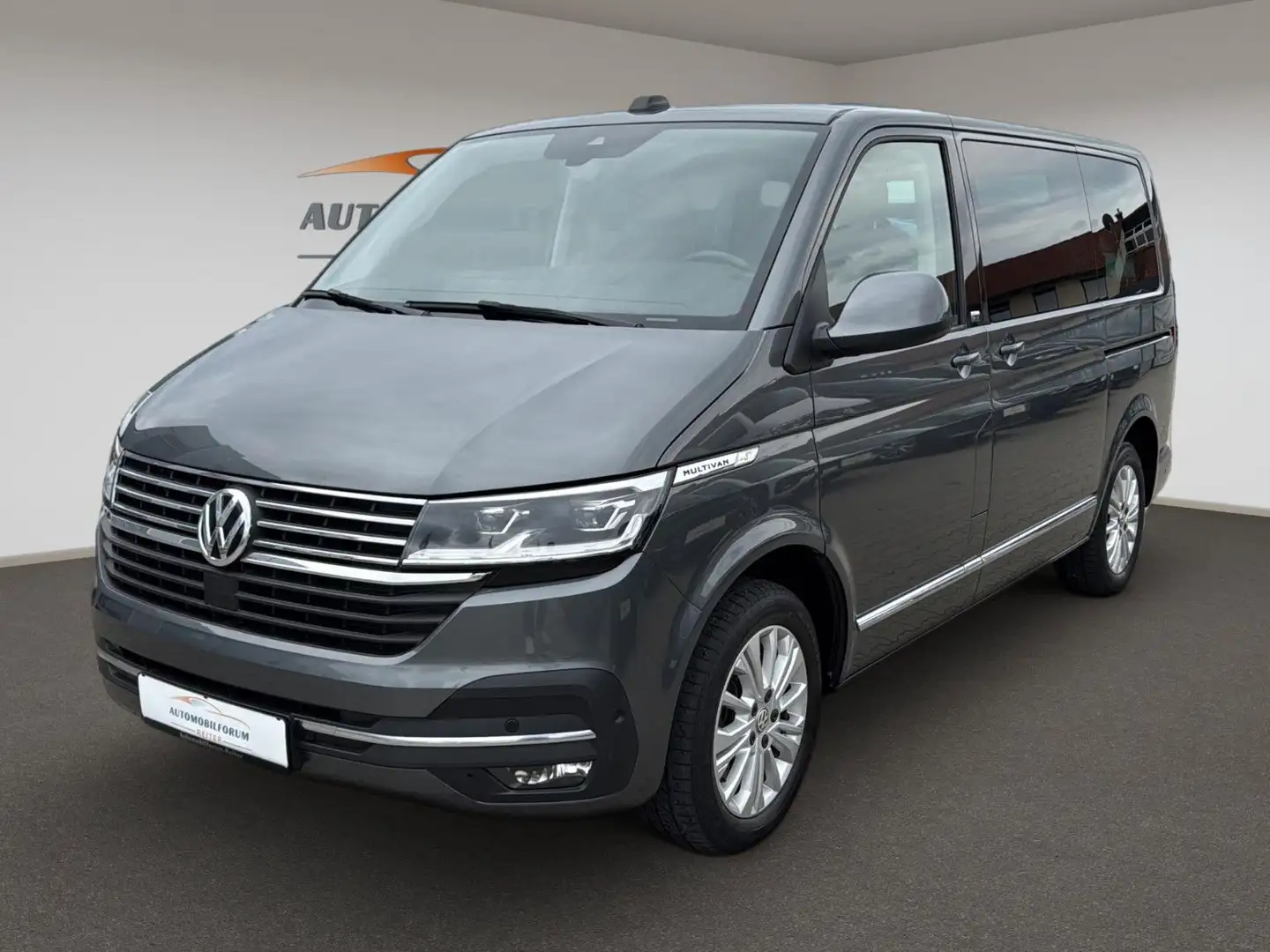 Volkswagen T6 Multivan T6.1 Multivan Generation Six AHK Stand elek Heck Gris - 1