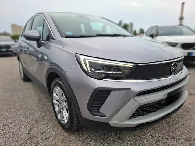 Opel Crossland view 3