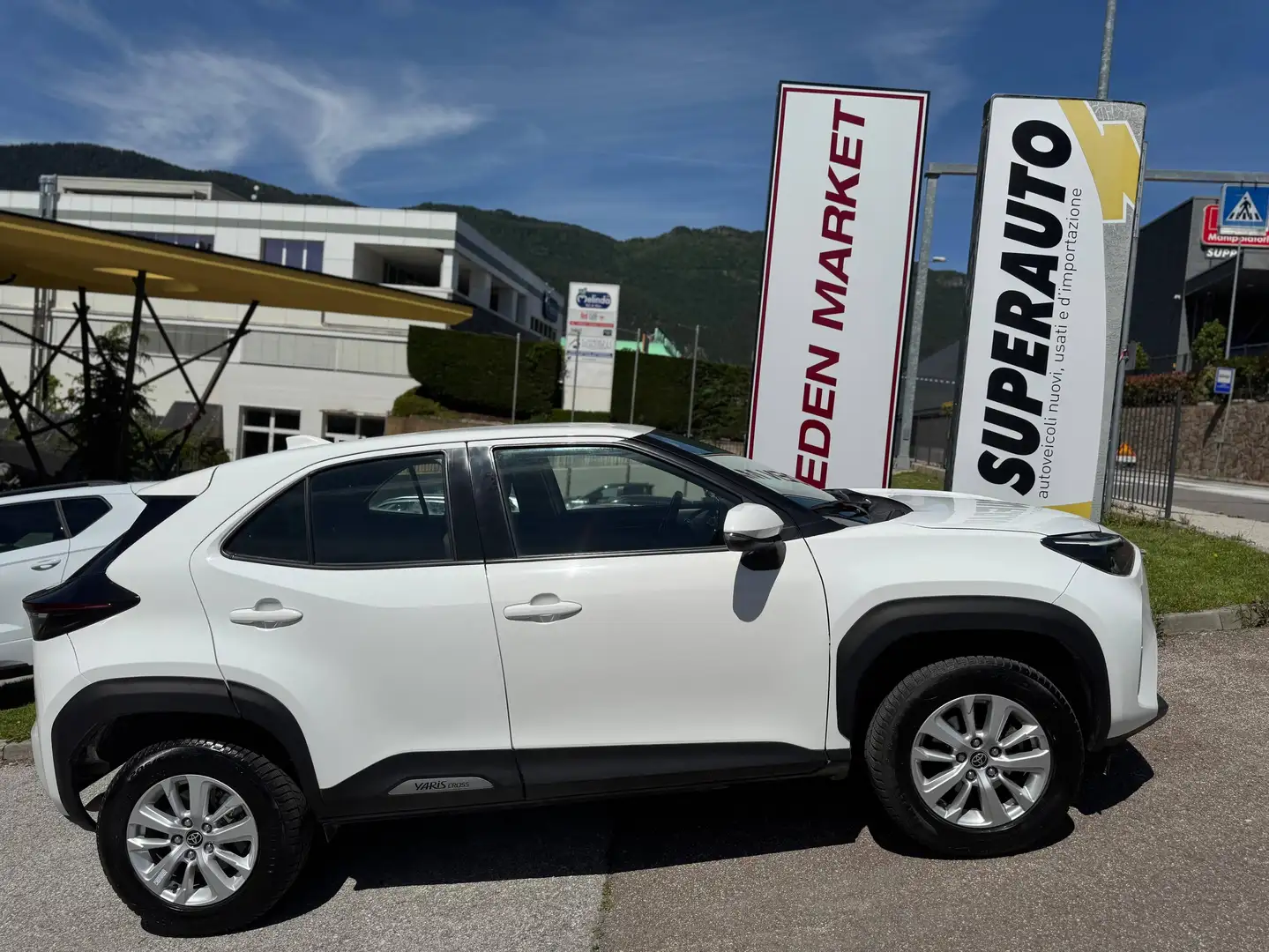 Toyota Yaris Yaris Cross 1.5h Active fwd 116cv e-cvt Blanco - 1