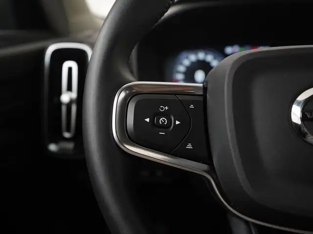 Volvo XC40 view 8