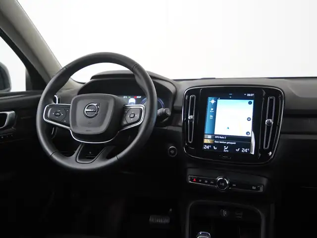 Volvo XC40 view 6
