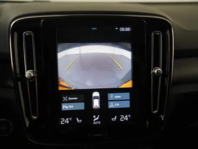 Volvo XC40 view 22