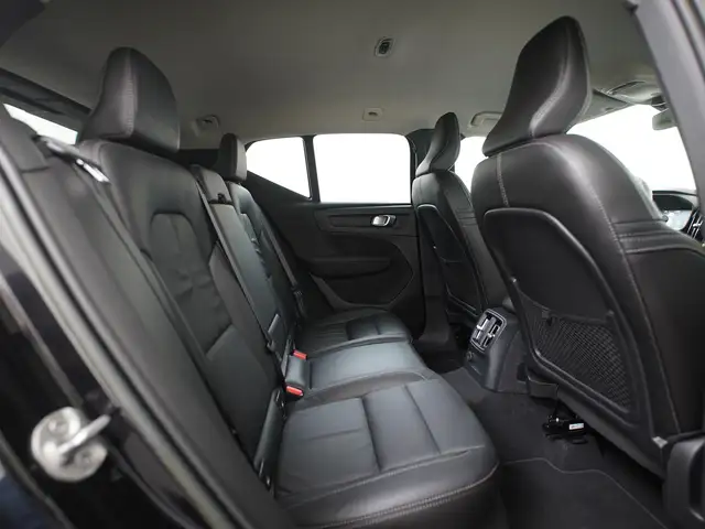 Volvo XC40 view 30