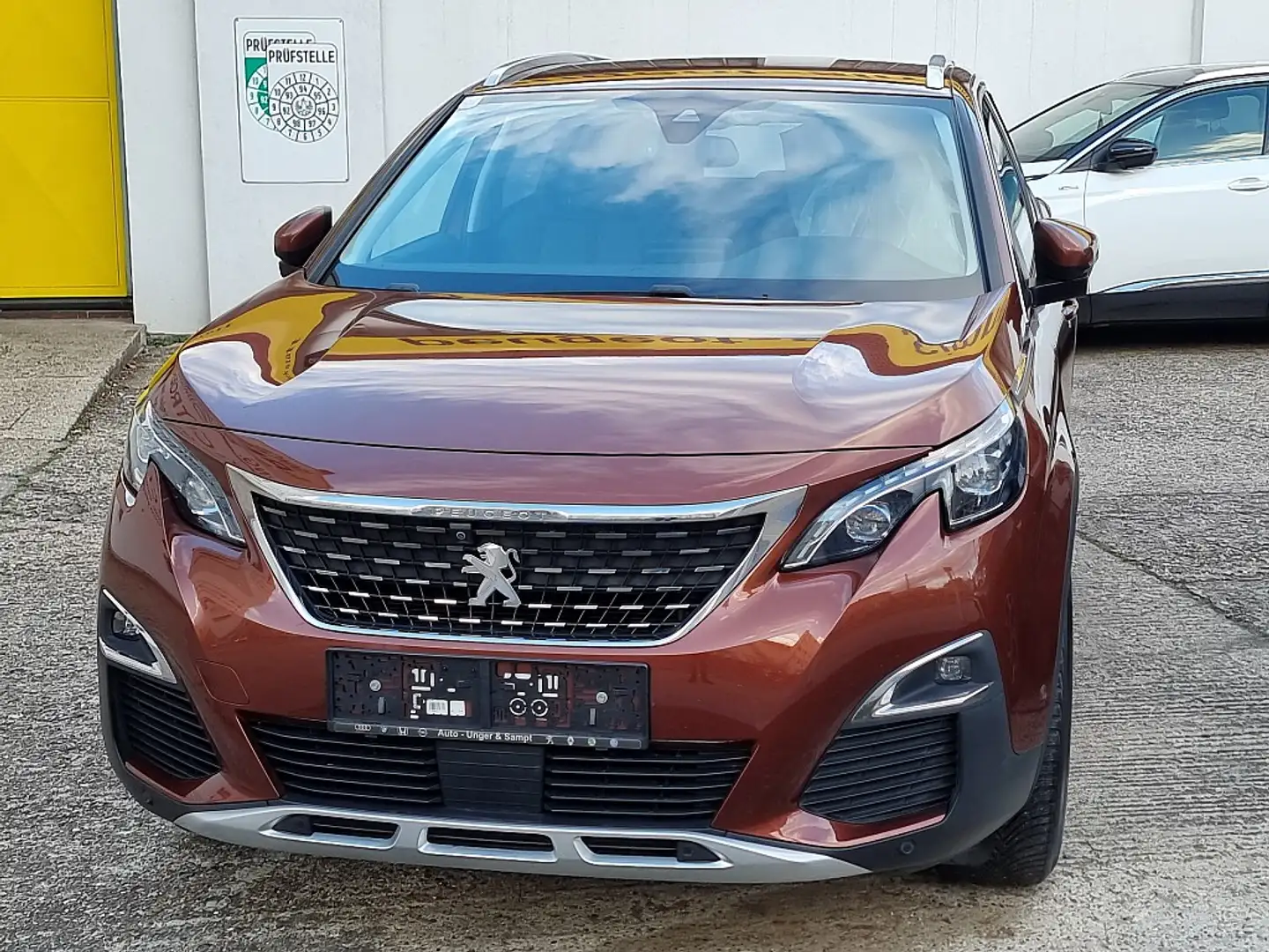 Peugeot 3008 1,2 PureTech 130 S&S EAT6 Allure Brun - 1