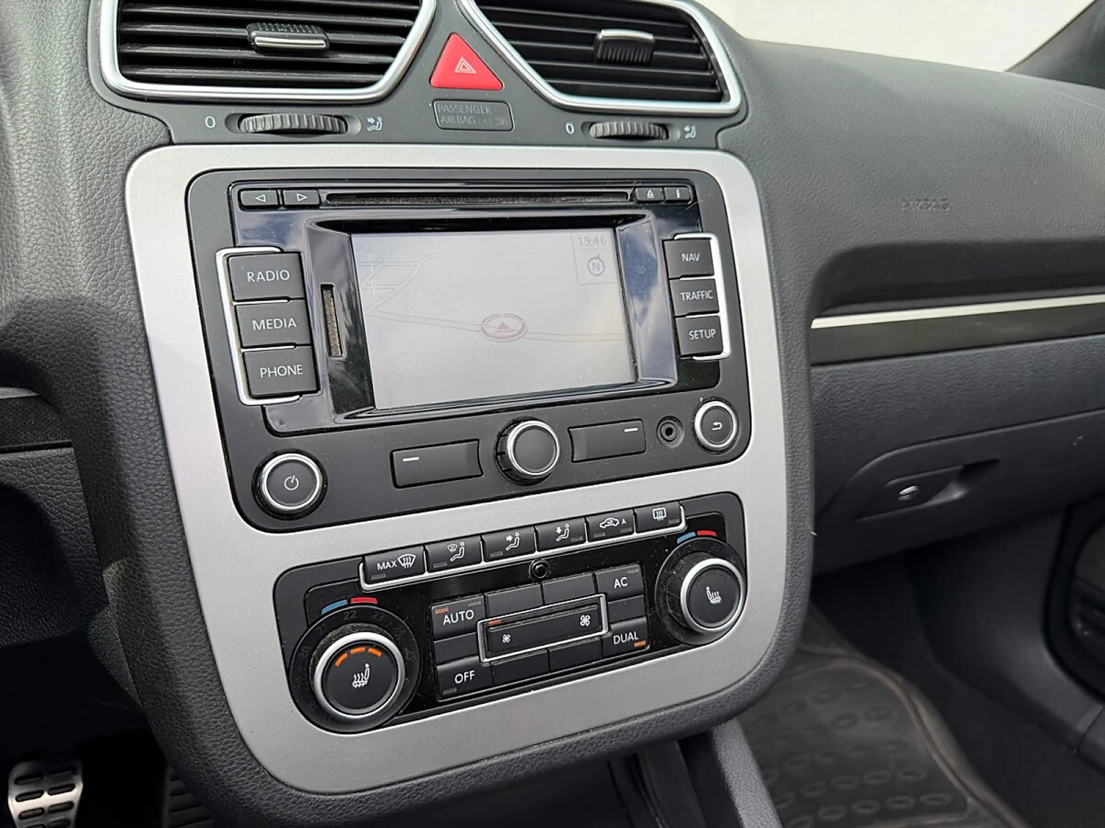 Volkswagen Eos 1,4 TSI — photo 15