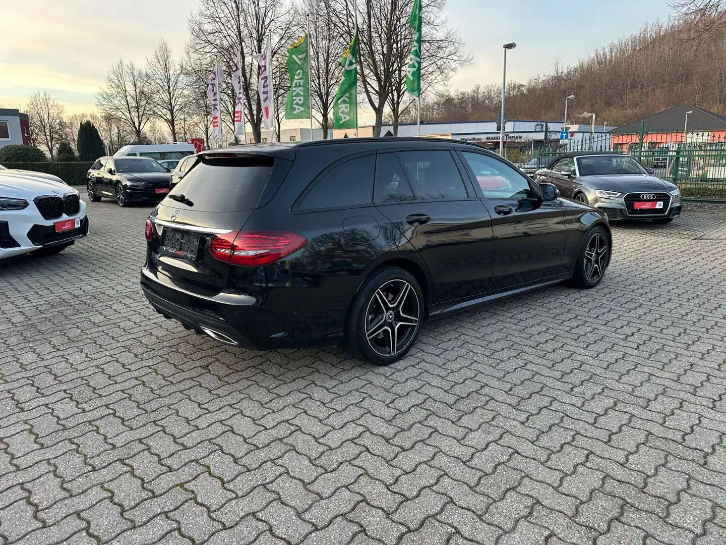 Mercedes-Benz C 200 T Aut AMG Widescreen LED Panorama CARPLAY Noir - 2