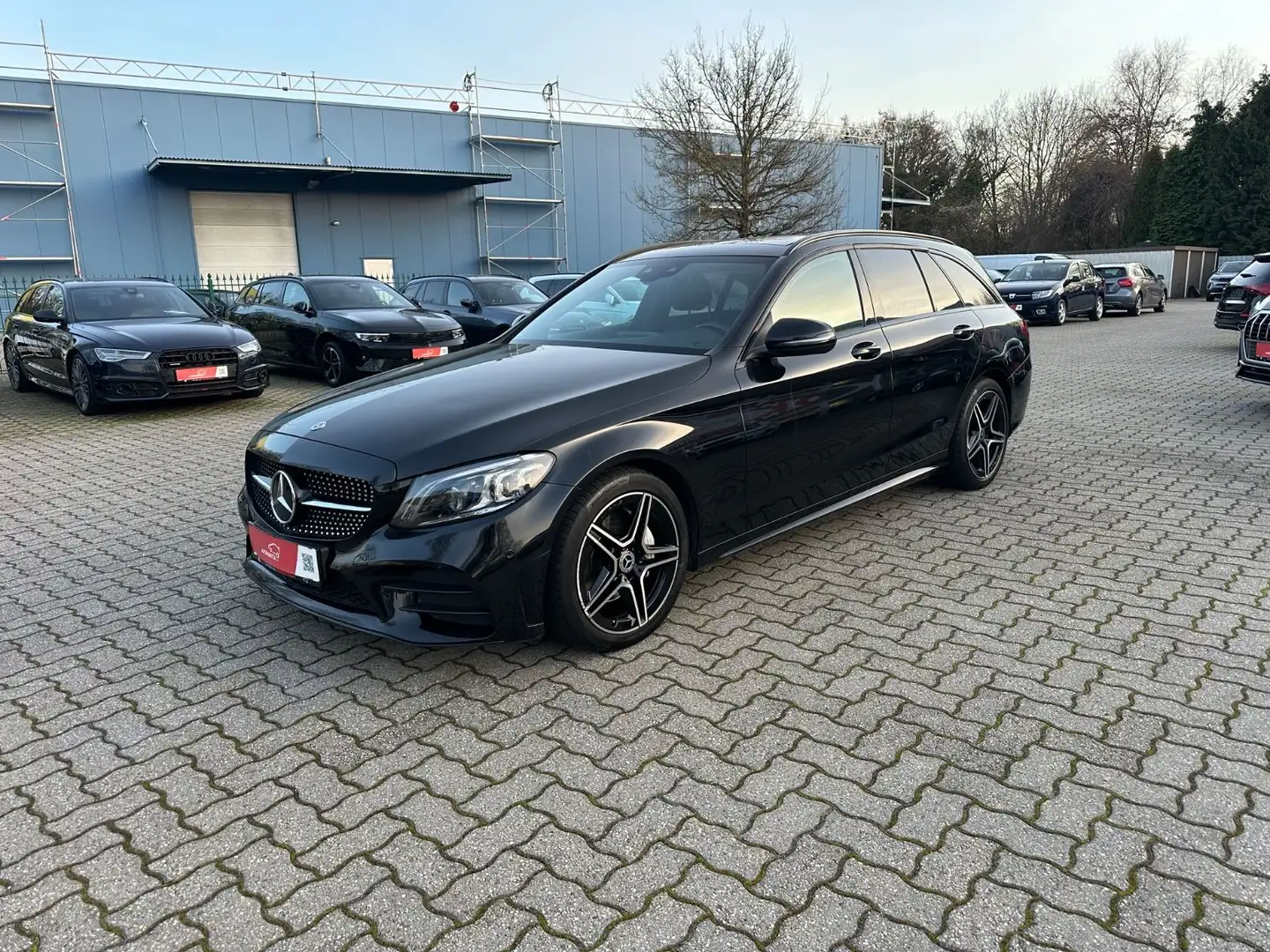 Mercedes-Benz C 200 T Aut AMG Widescreen LED Panorama CARPLAY Noir - 1
