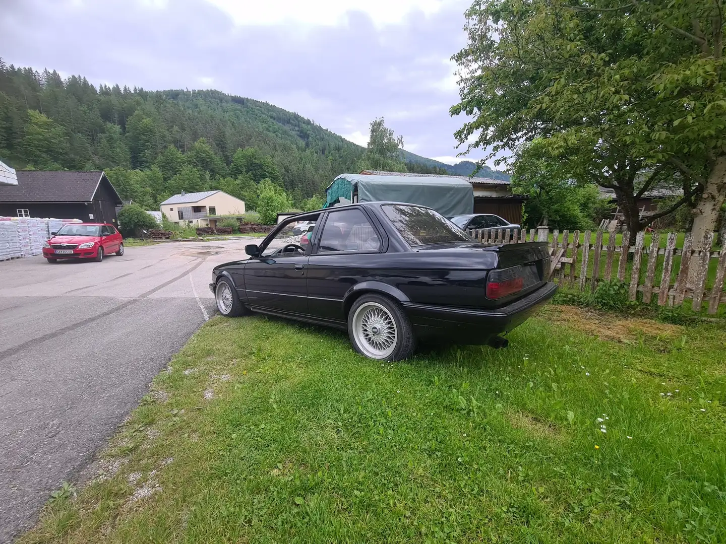 BMW 325 325i Schwarz - 1