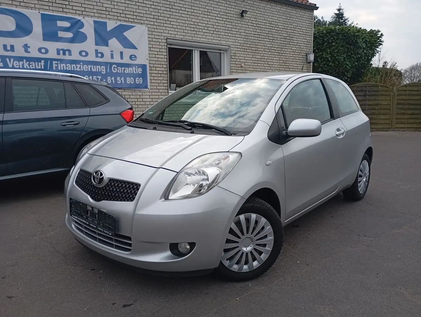 Toyota Yaris Sol Klima 2.HD TÜV & Service neu Silber - 1