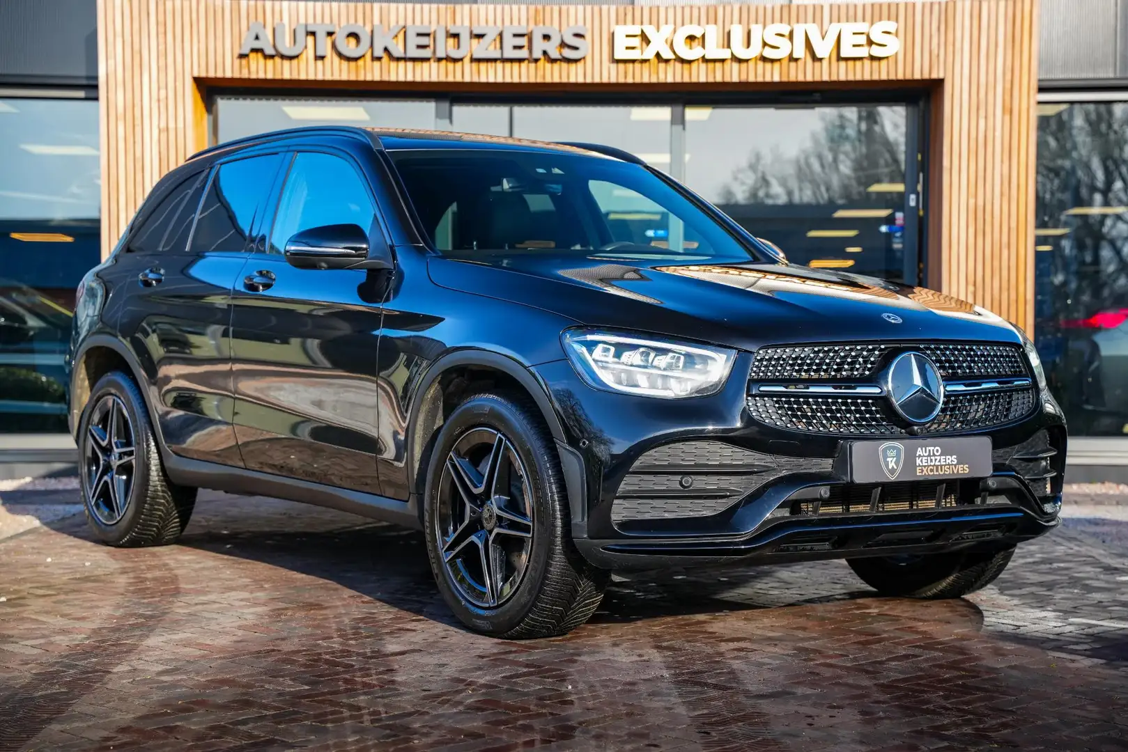 Mercedes-Benz GLC 300 300de 4MATIC Business Solution AMG Panoramadak Amb Zwart - 1