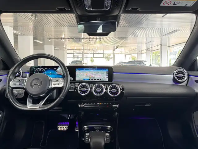 Mercedes-Benz 250 view 13