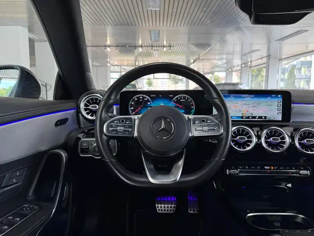 Mercedes-Benz 250 view 11