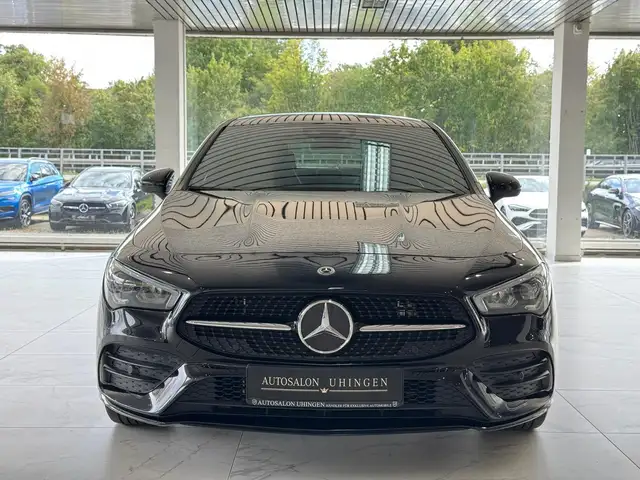 Mercedes-Benz 250 view 2
