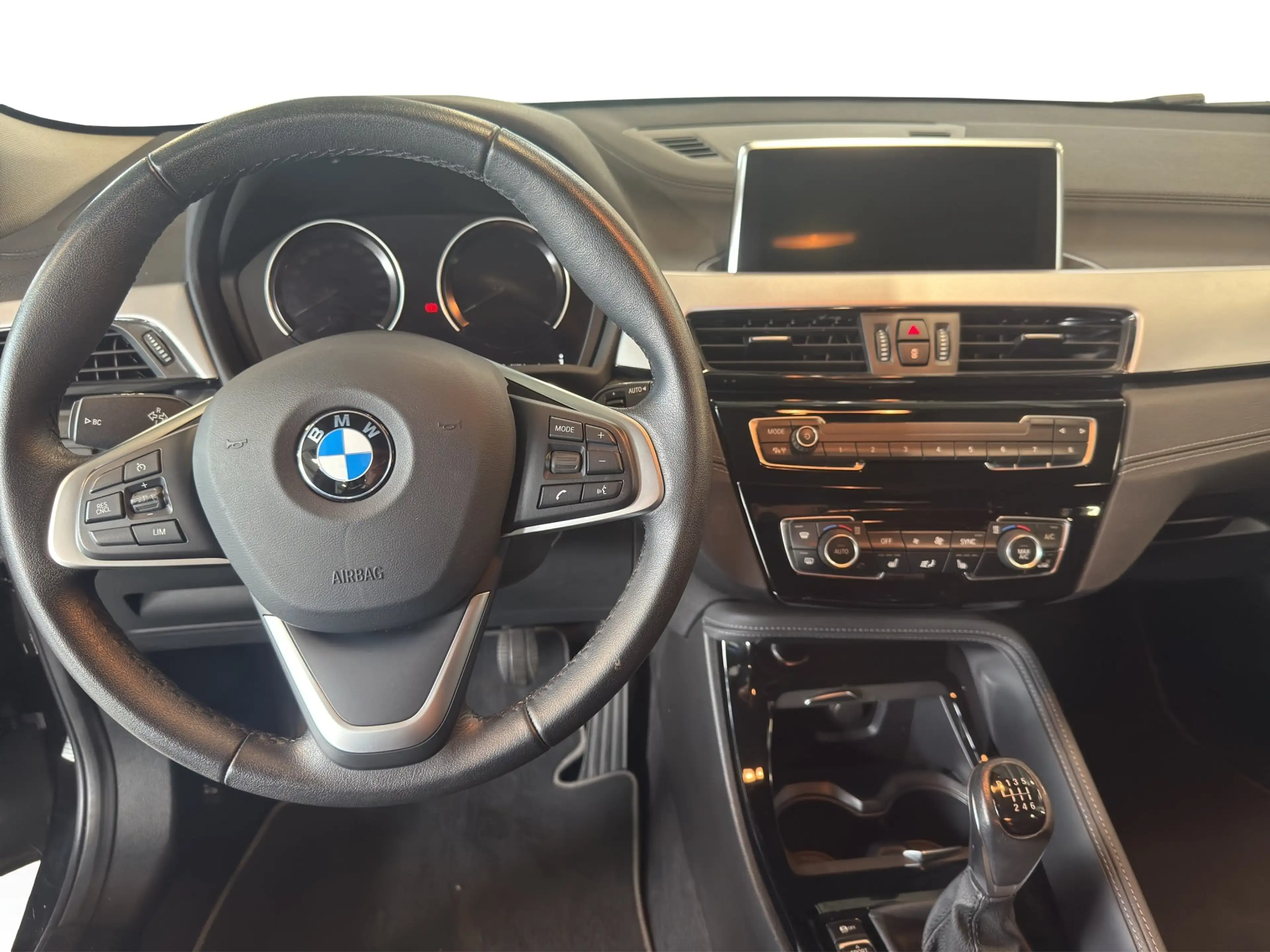 BMW X2 sDrive18i — photo 3