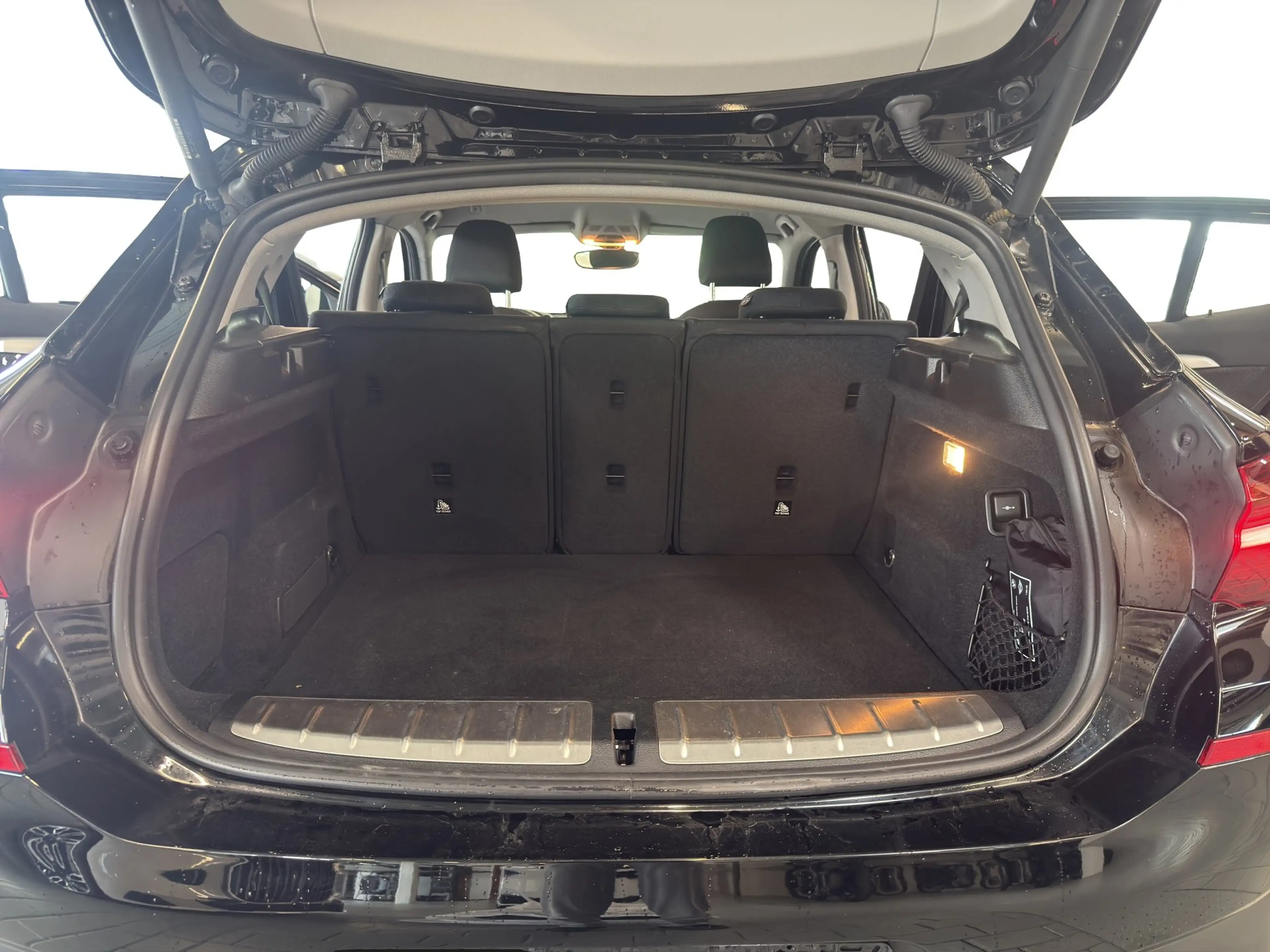 BMW X2 sDrive18i — photo 13