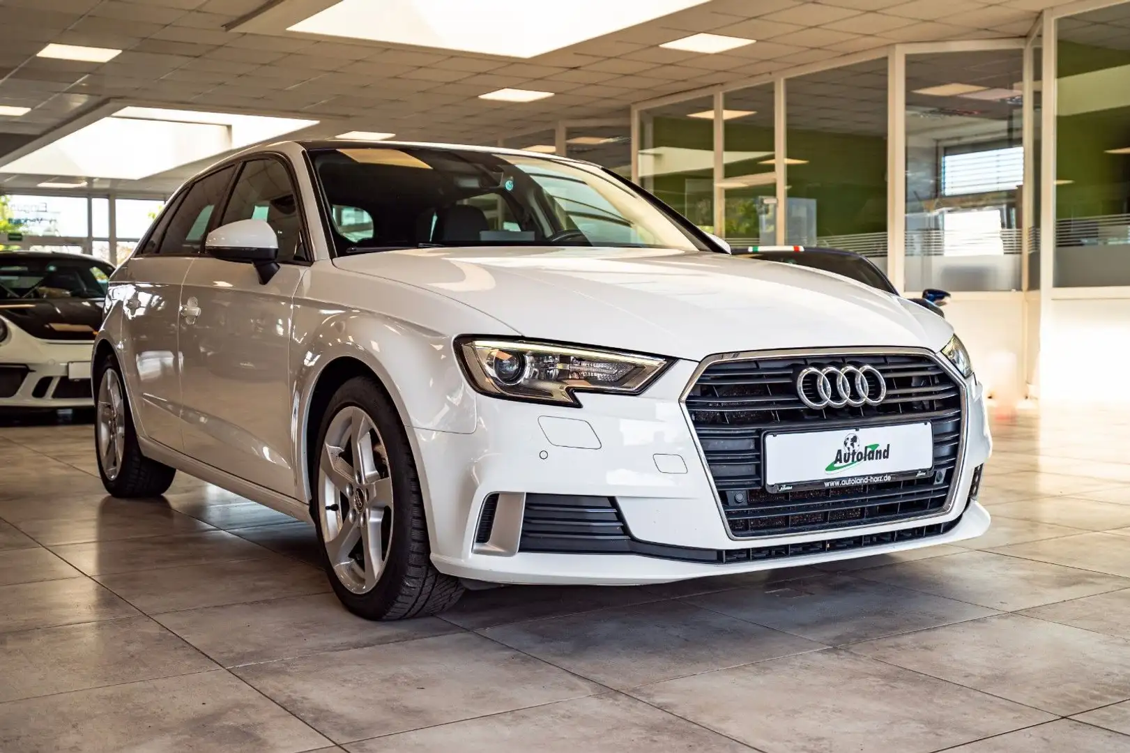 Audi A3 35 TFSI Sportback S tronic Sport*Business*Pano* Wit - 2