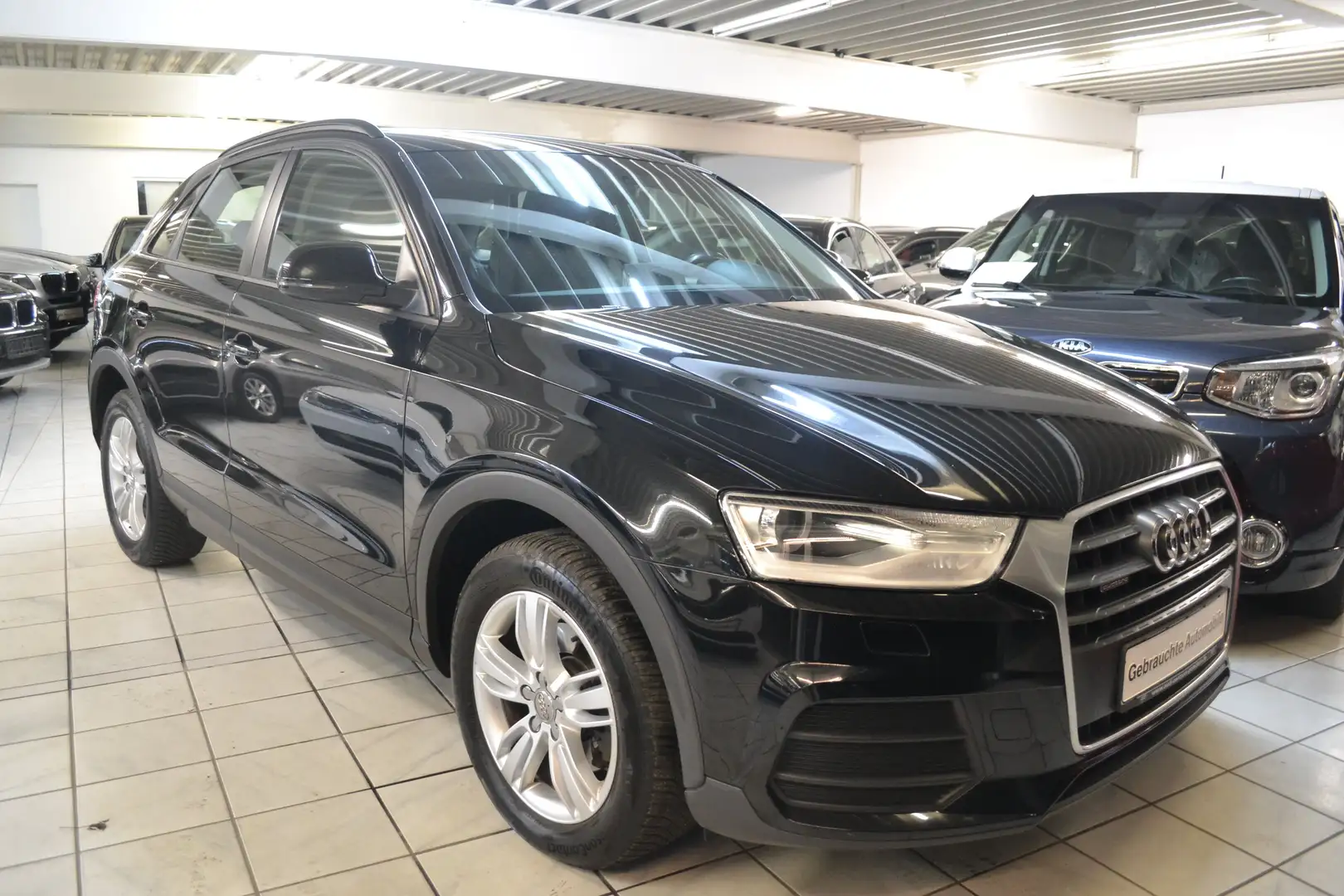 Audi Q3 2.0 TDI Quattro S-TRONIC* BI-XENON*NAVIGATION*AHK Noir - 2