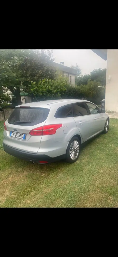 Ford Focus SW 2.0 tdci Titanium X s&s 150cv powershift Grigio - 2