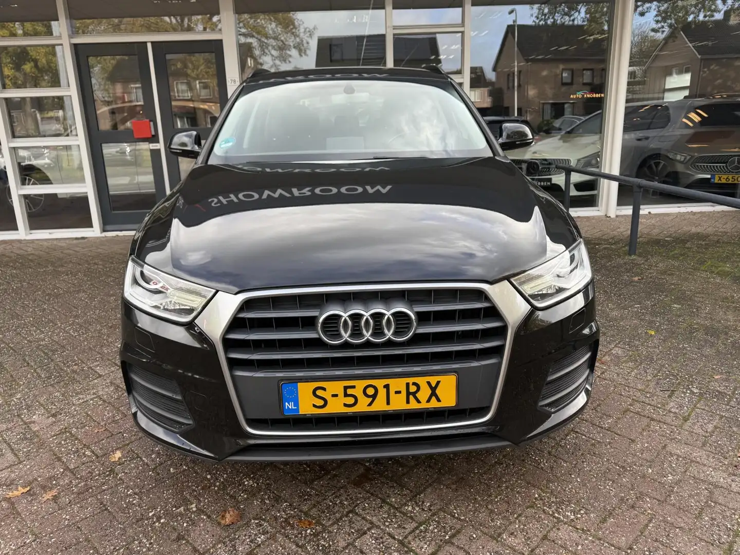 Audi Q3 1.4 TFSI CoD Sport P Line, Xenon/Led, Navi, Climat Zwart - 2