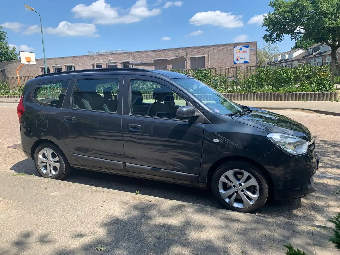 Dacia Lodgy 1.2 TCe Lauréate 5p. - Camera/Cruise/Navi/Trekhaa Grijs - 1