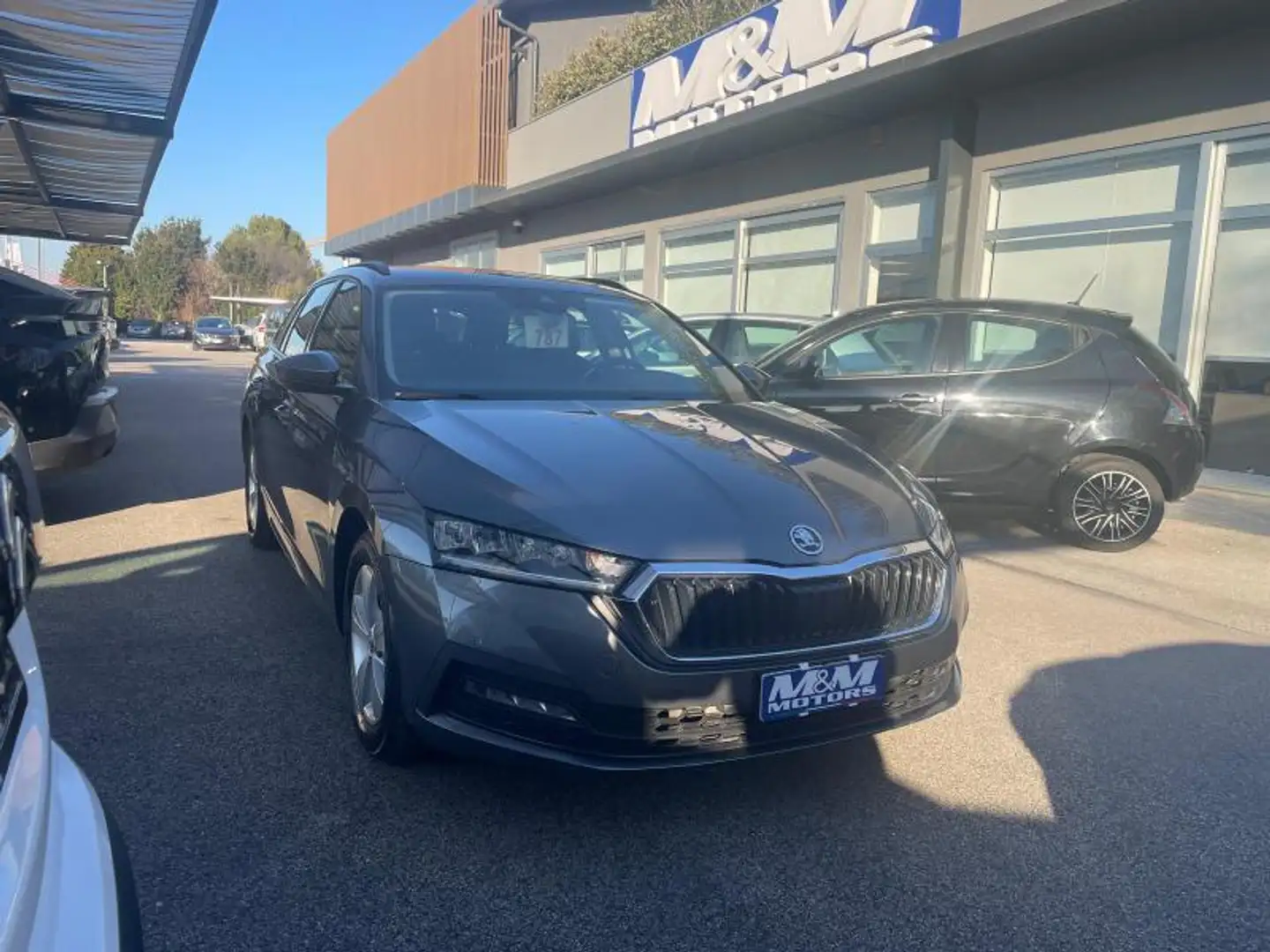 Skoda Octavia 2.0 TDI 115cv DSG Executive Wagon Grigio - 1