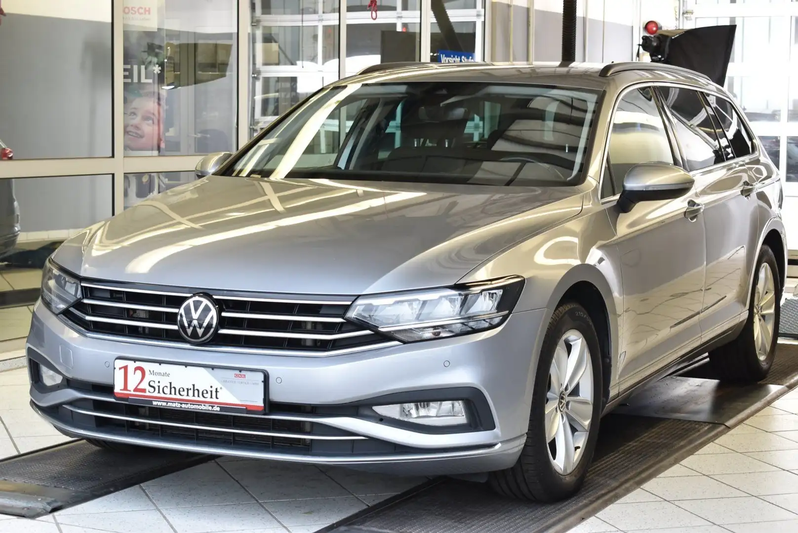 Volkswagen Passat Variant 2.0TDI Business DSG*AHK*LED*PDC Silber - 1