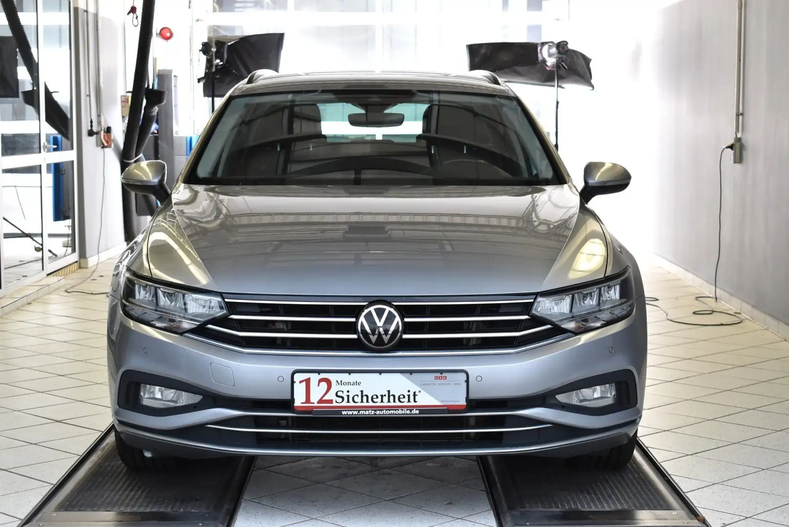 Volkswagen Passat Variant 2.0TDI Business DSG*AHK*LED*PDC Silber - 2