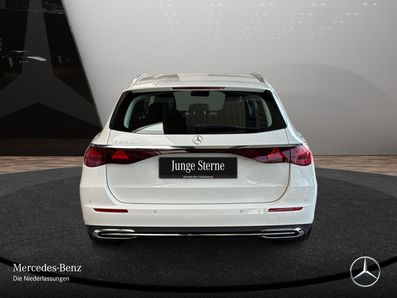 Mercedes-Benz E 220 d T Avantgarde Distr. LED AHK Kamera PTS 9G — photo 9