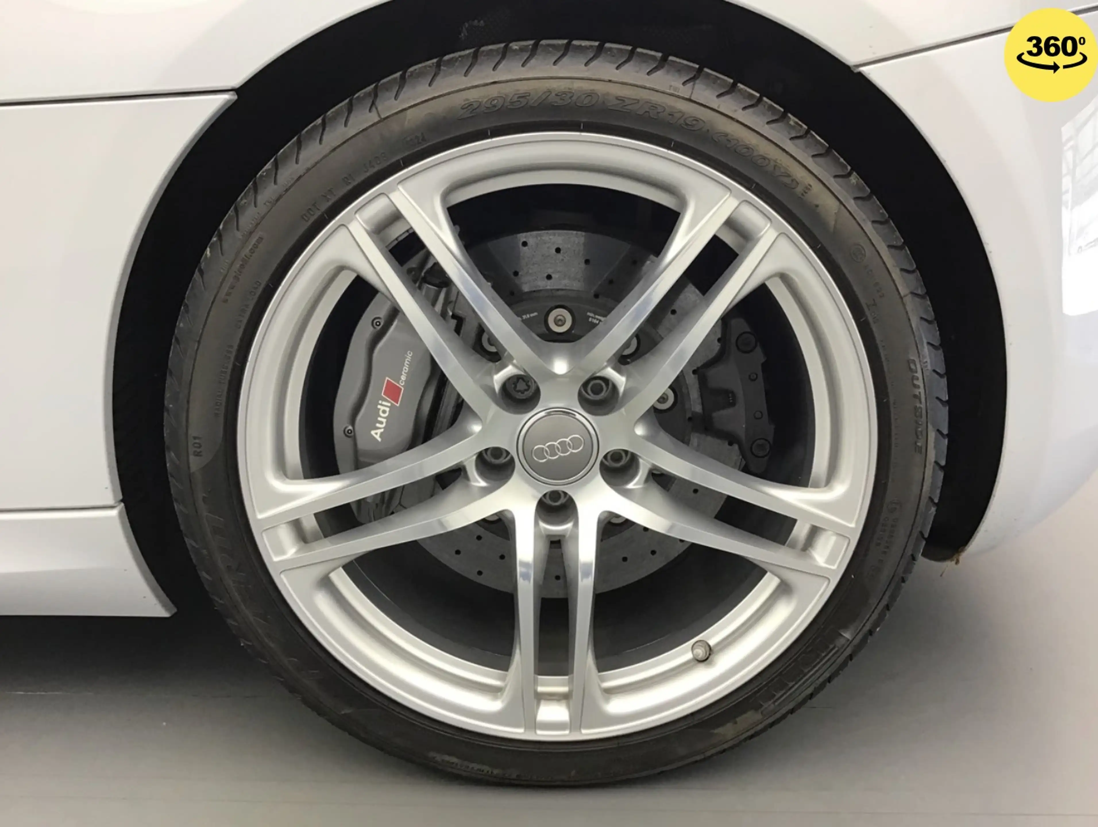 Audi R8 R8 Spyder 5.2 FSI quattro R tronic — photo 25