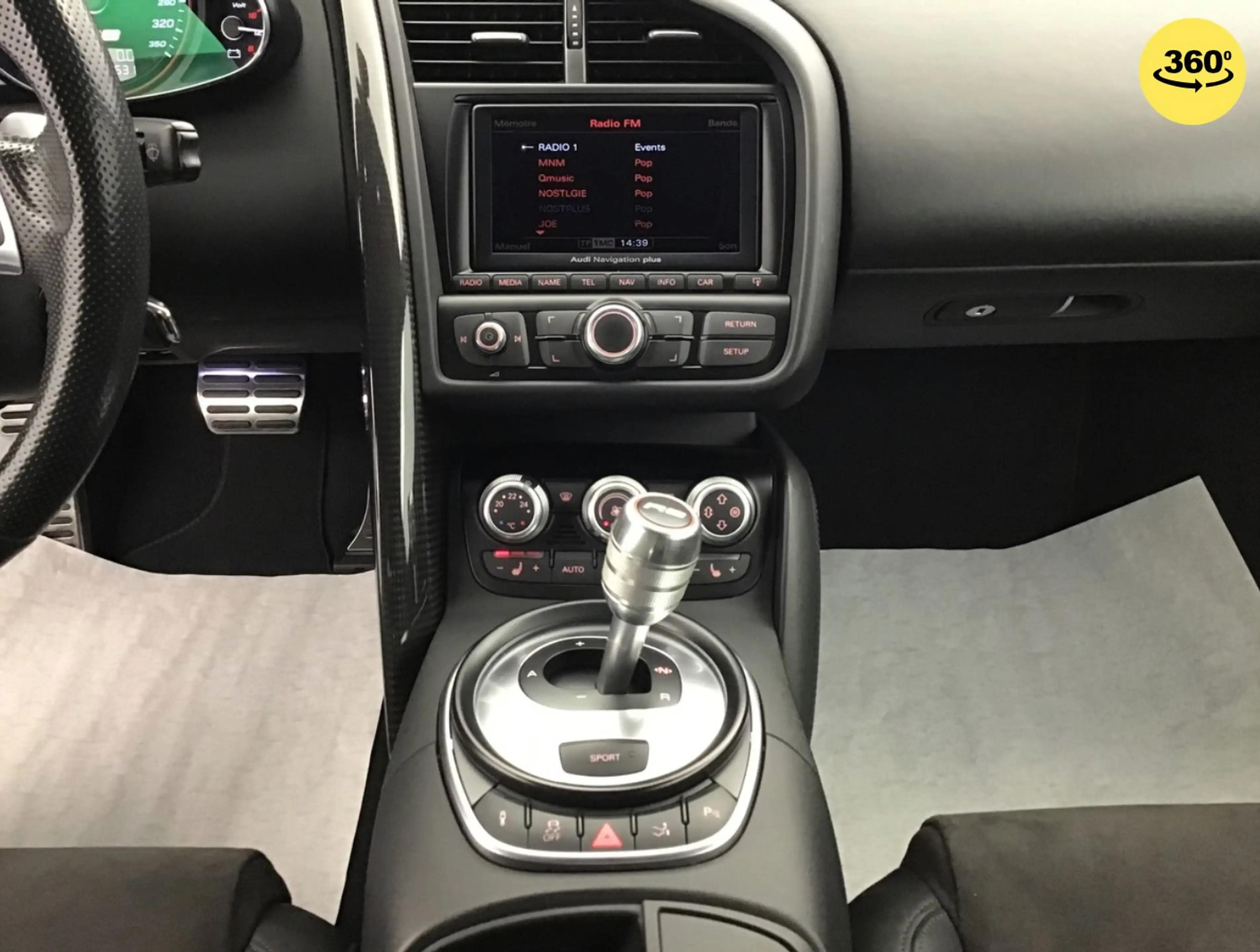 Audi R8 R8 Spyder 5.2 FSI quattro R tronic — photo 11