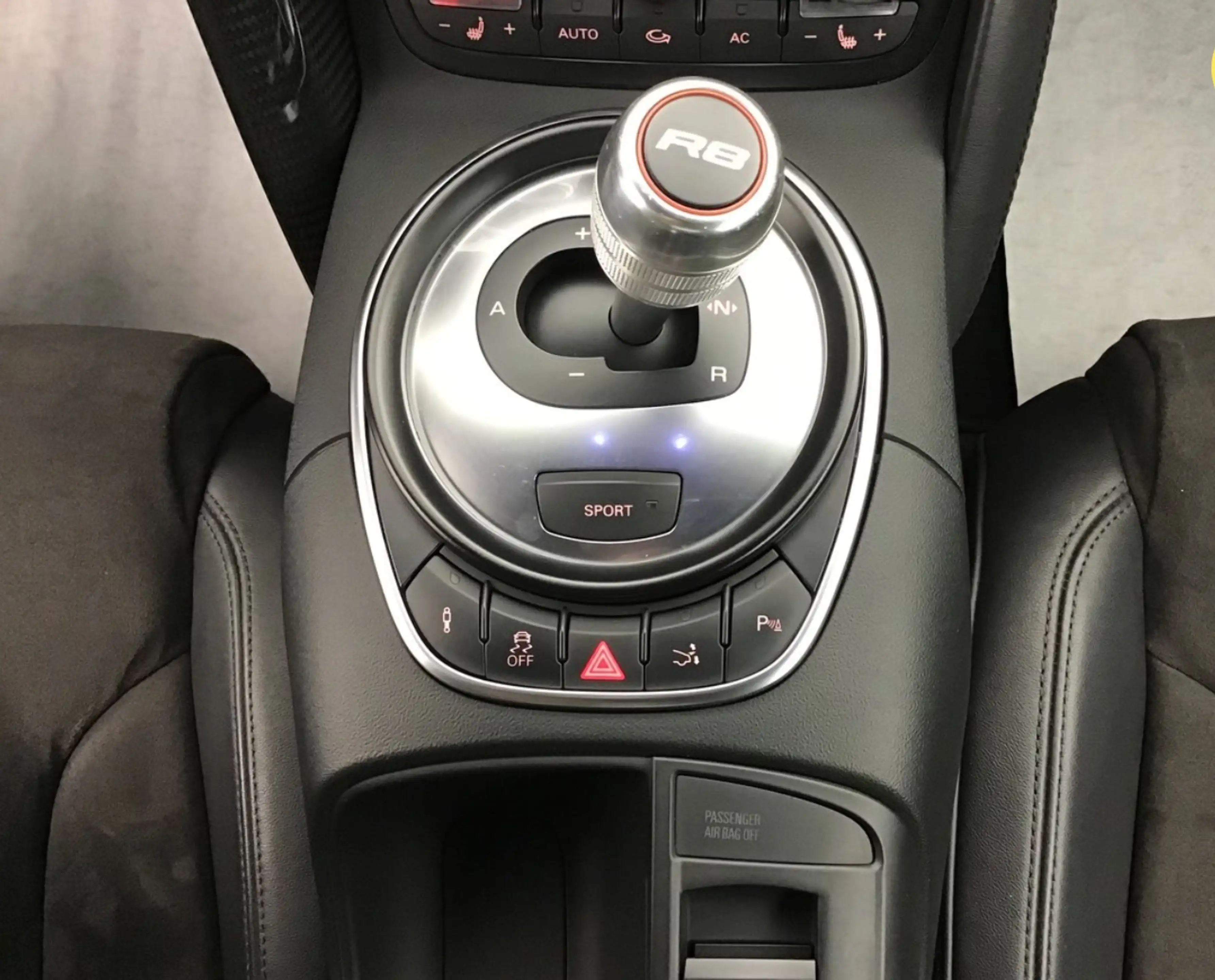 Audi R8 R8 Spyder 5.2 FSI quattro R tronic — photo 17