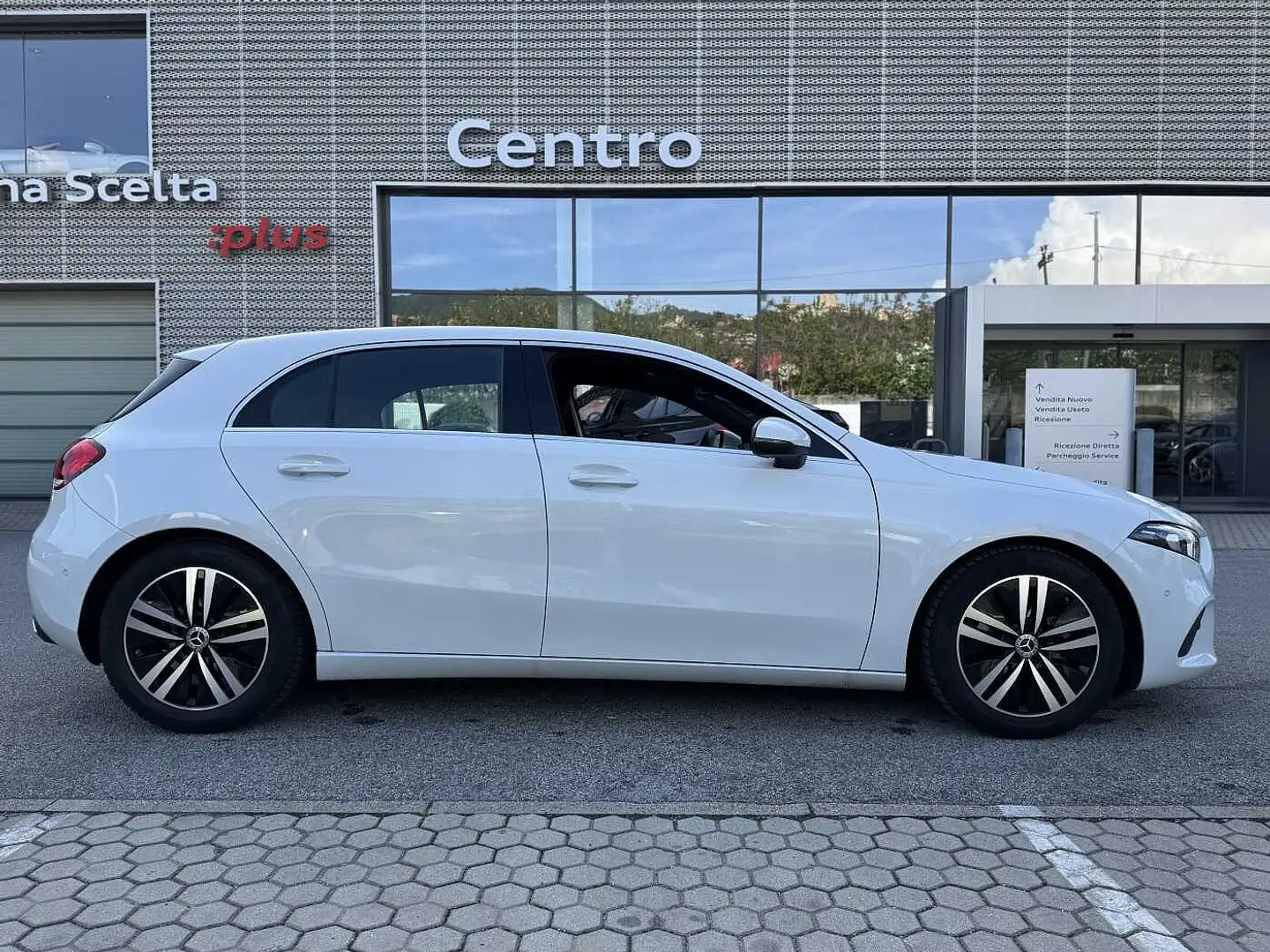 Mercedes-Benz A 180 Classe A A 180 Automatic Sport Bianco - 2