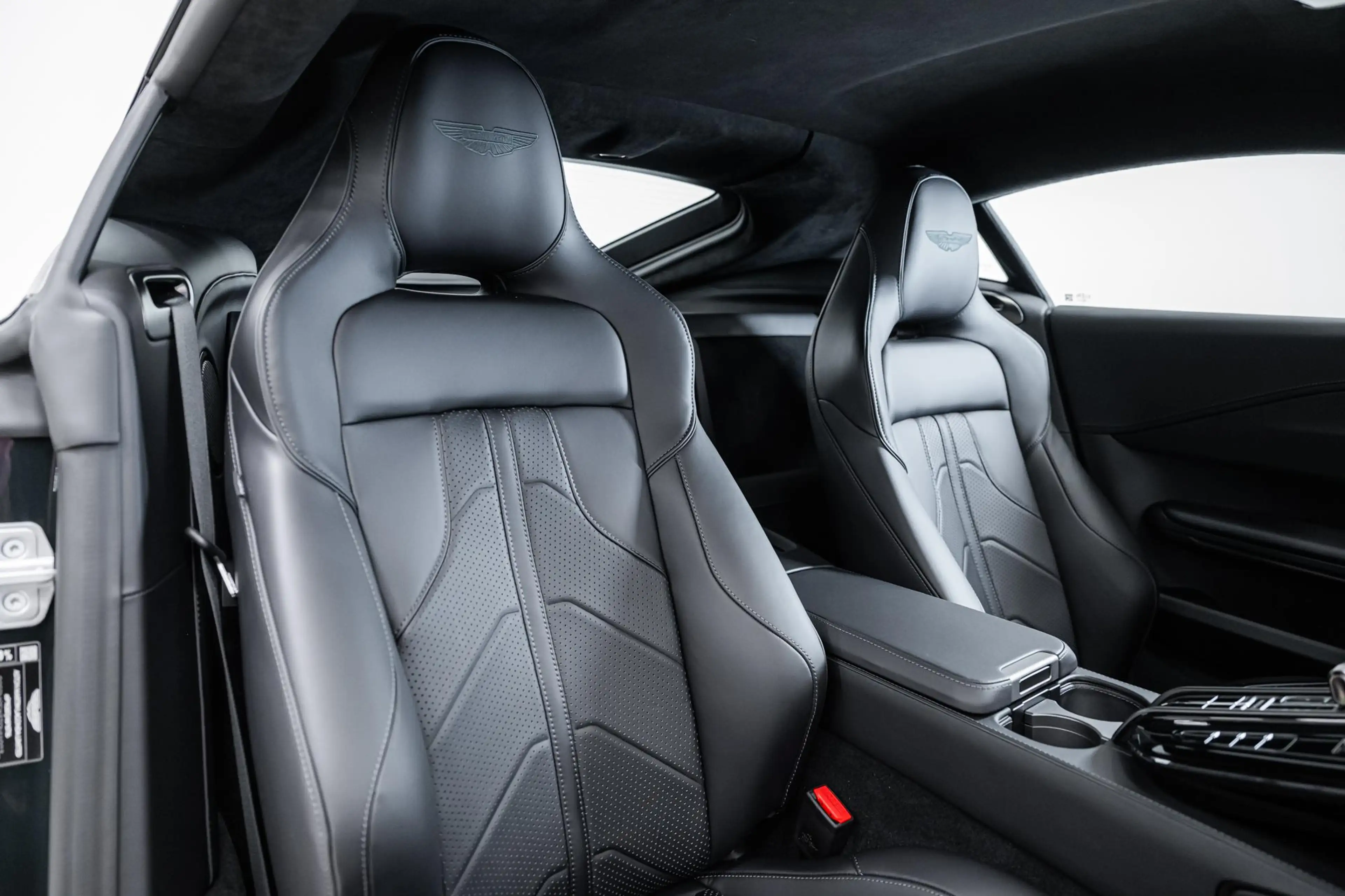 Aston Martin Vantage Coupe NEW 26MY Incl. BPM — photo 5