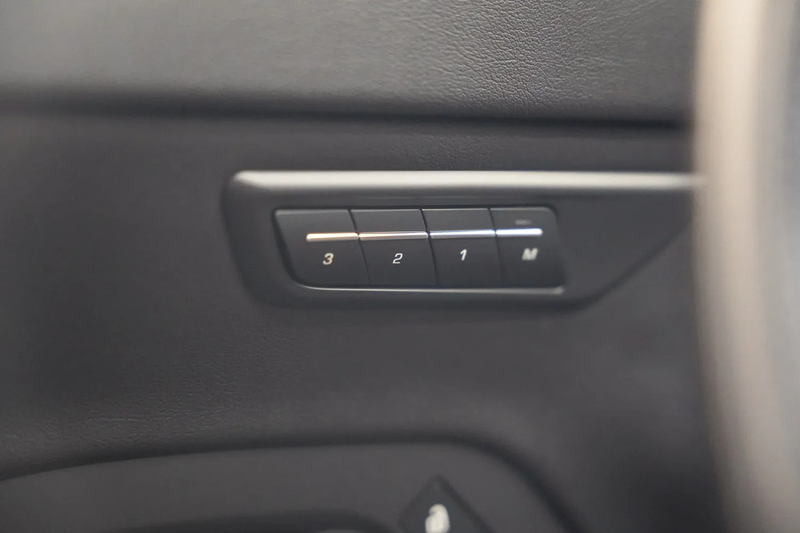 Jaguar E-Pace P300e PHEV 1.5 R-Dynamic SE [ Panorama Leder Navi — photo 15