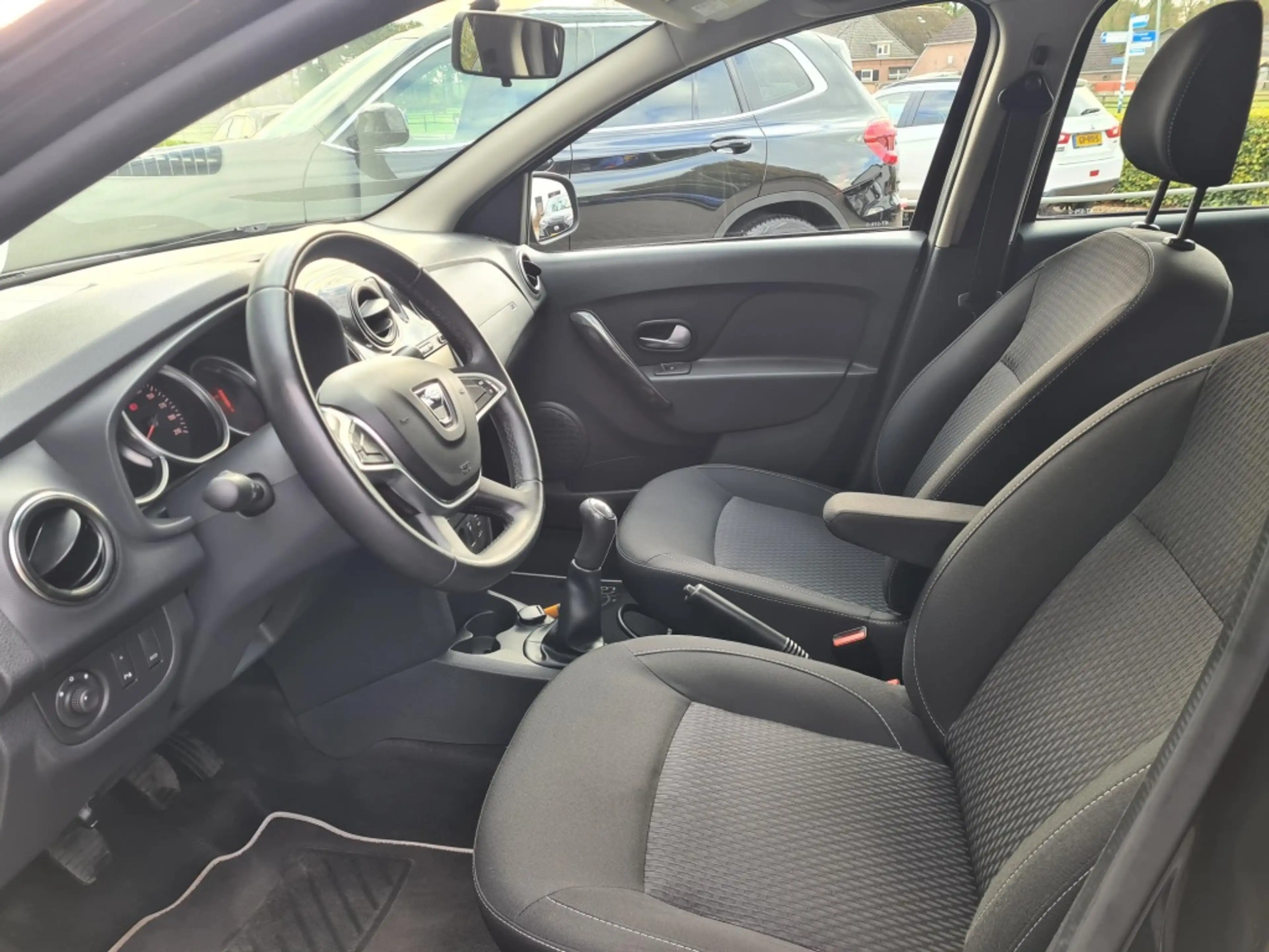 Dacia Logan MCV 0.9 TCe Laureate — photo 8