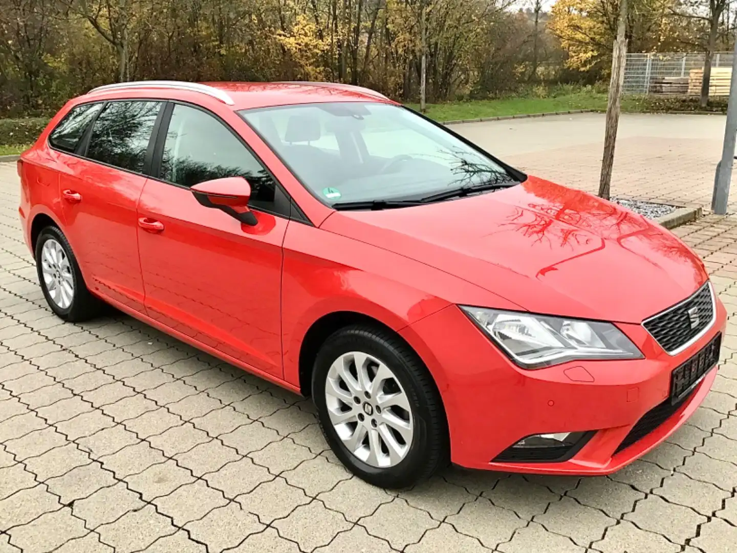 SEAT Leon ST Style Emotion 1.4 TSI-NAVI/PDC/SHZ-TÜV NEU ! Rot - 1
