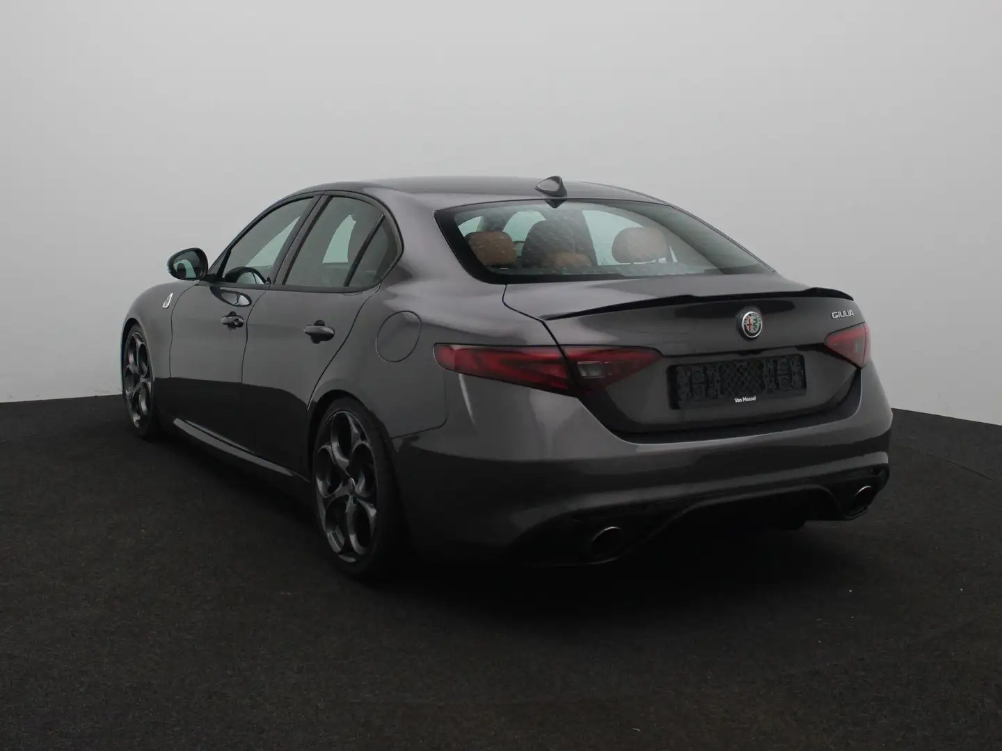 Alfa Romeo Giulia 2.0T Aut. 300pk | Grigio Vesuvio | 19'' Velgen | X Grijs - 2