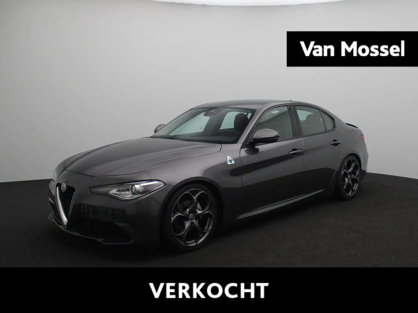 Alfa Romeo Giulia 2.0T Aut. 300pk | Grigio Vesuvio | 19'' Velgen | X Gris - 1