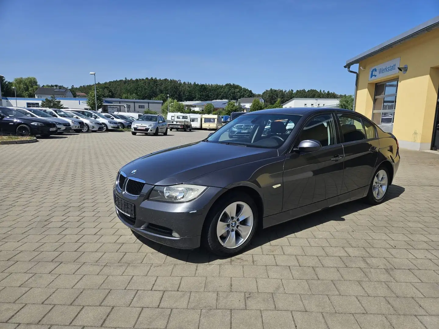 BMW 320 Baureihe 3 Lim. 320d*HU/AU 02.2027 Gris - 1