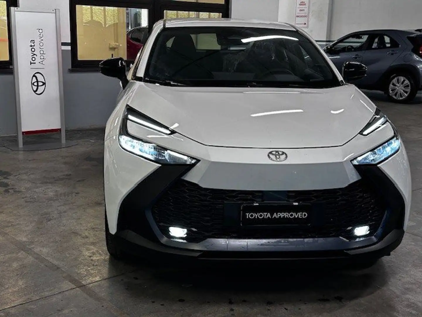 Toyota C-HR C-HR 1.8 hev Active fwd e-cvt Blanc - 1