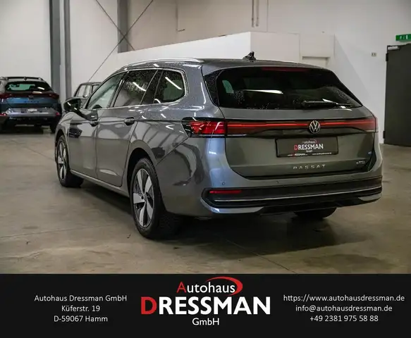 Volkswagen Passat view 6