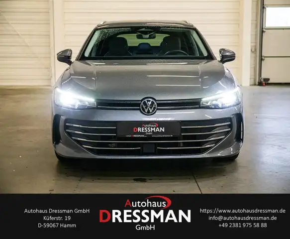 Volkswagen Passat view 2