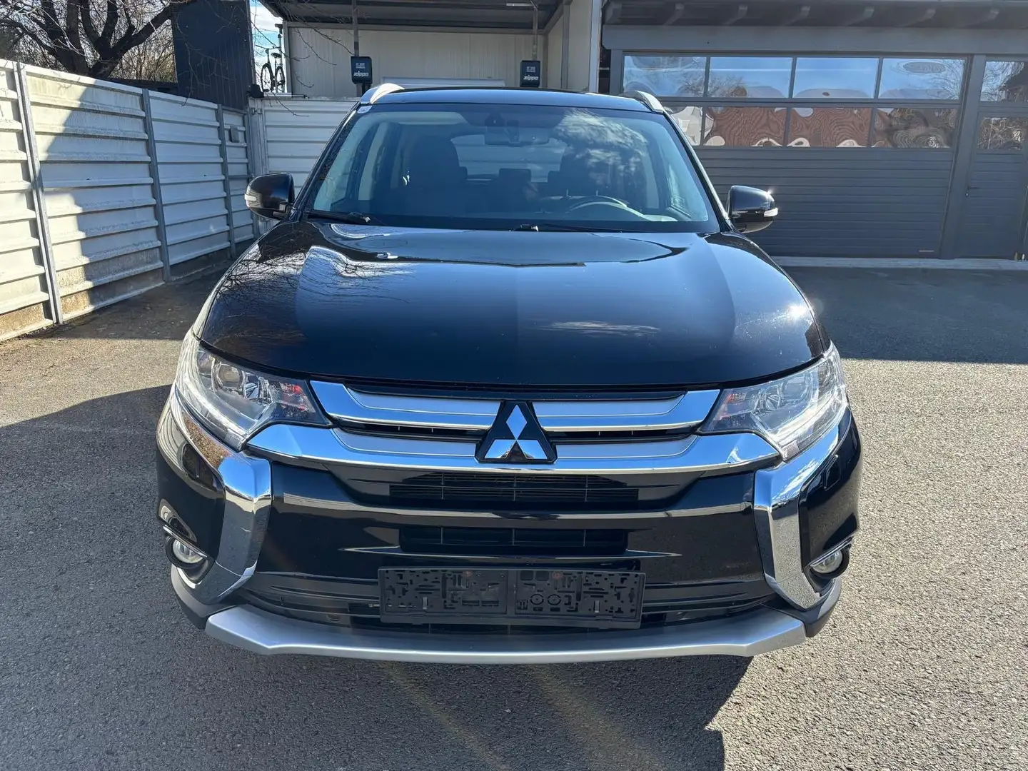 Mitsubishi Outlander 2,2 DI-D AS 4WD Intense Schwarz - 2