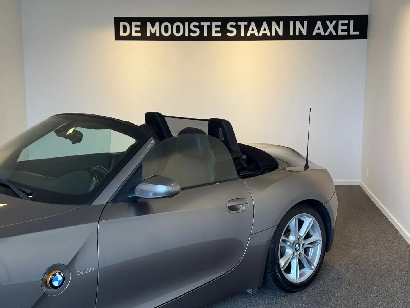 BMW Z4 Roadster 3.0i Gris - 2